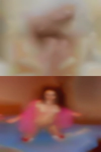 Kim wife Toronto looking for woman for threesome swinger.